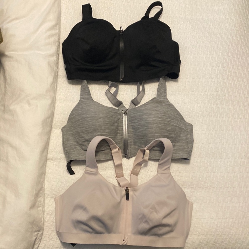 Victoria’s Secret Knockout front-close spotbra